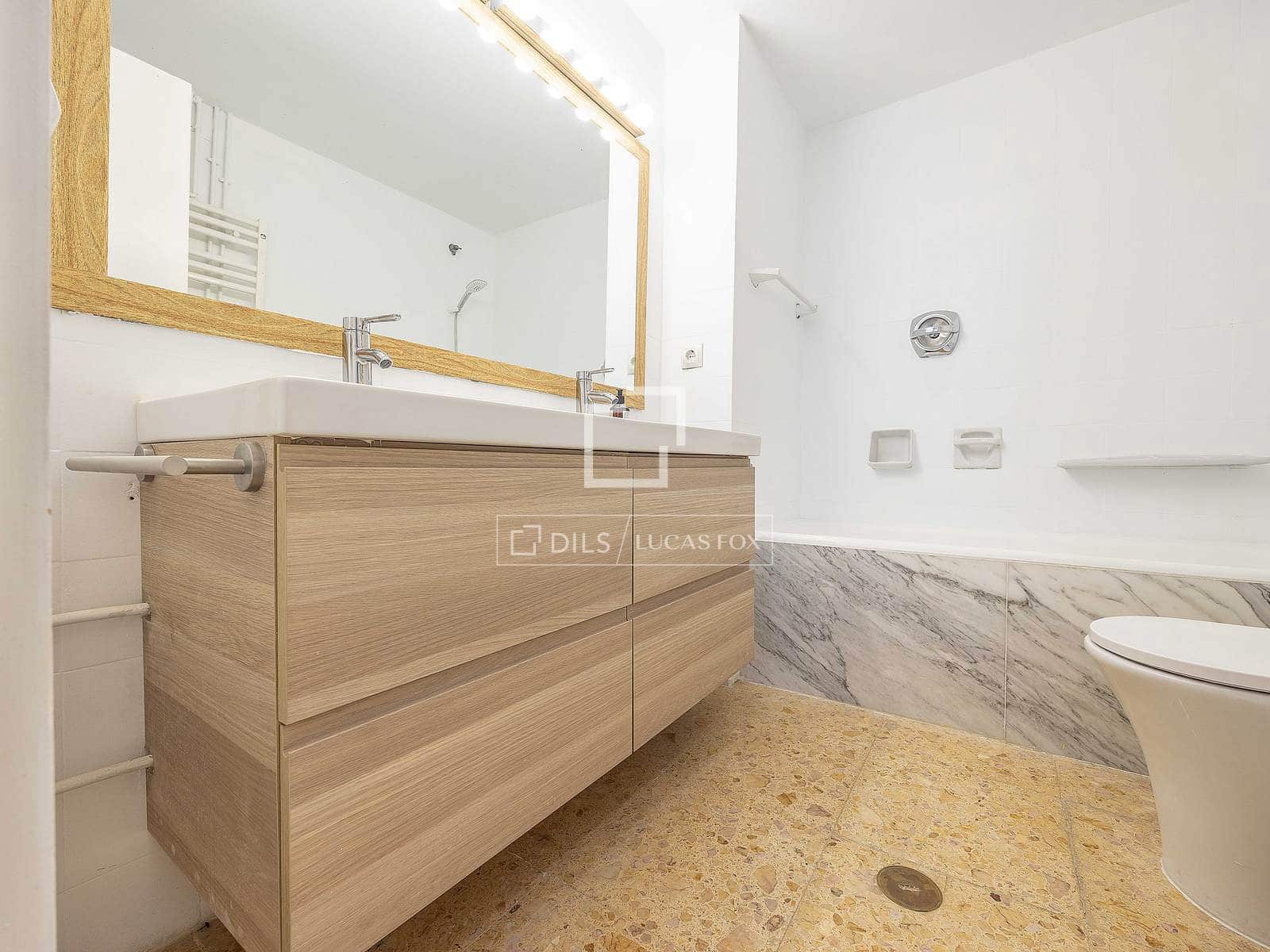 Apartamento de 6 habitaciones en València ciudad en alquiler - 2.700 € (Ref: 8936373)