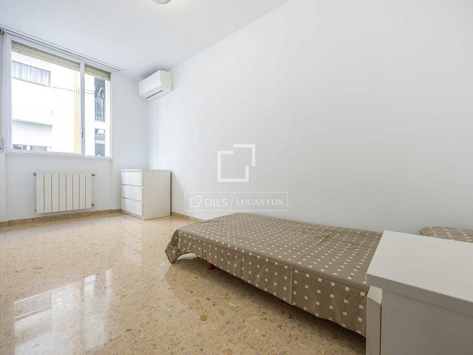 Apartamento de 6 habitaciones en València ciudad en alquiler - 2.700 € (Ref: 8936373)