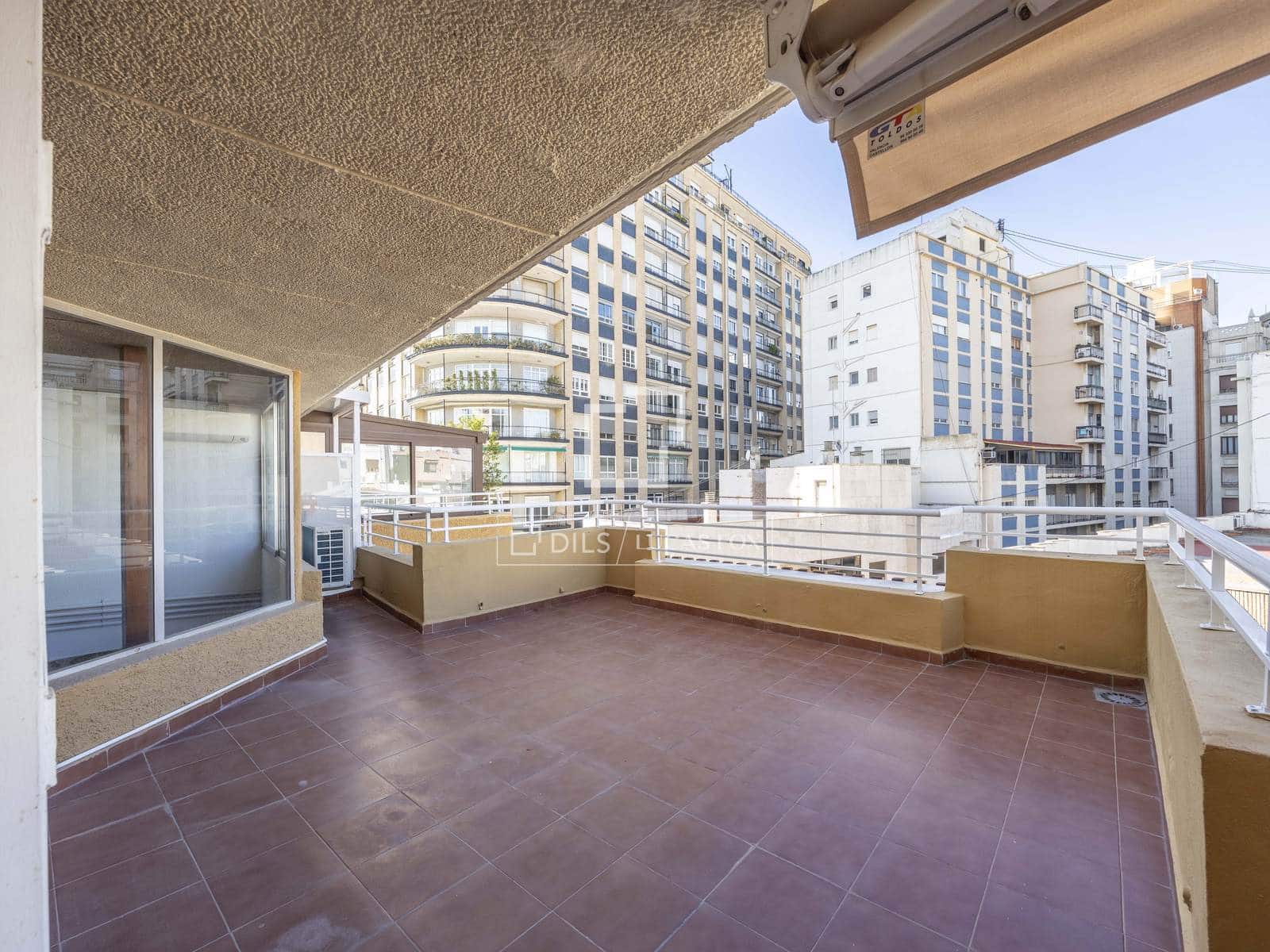 Apartamento de 6 habitaciones en València ciudad en alquiler - 2.700 € (Ref: 8936373)