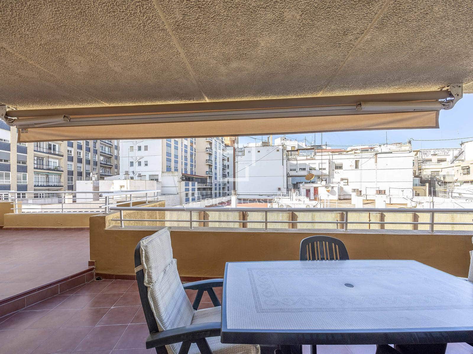 Apartamento de 6 habitaciones en València ciudad en alquiler - 2.700 € (Ref: 8936373)