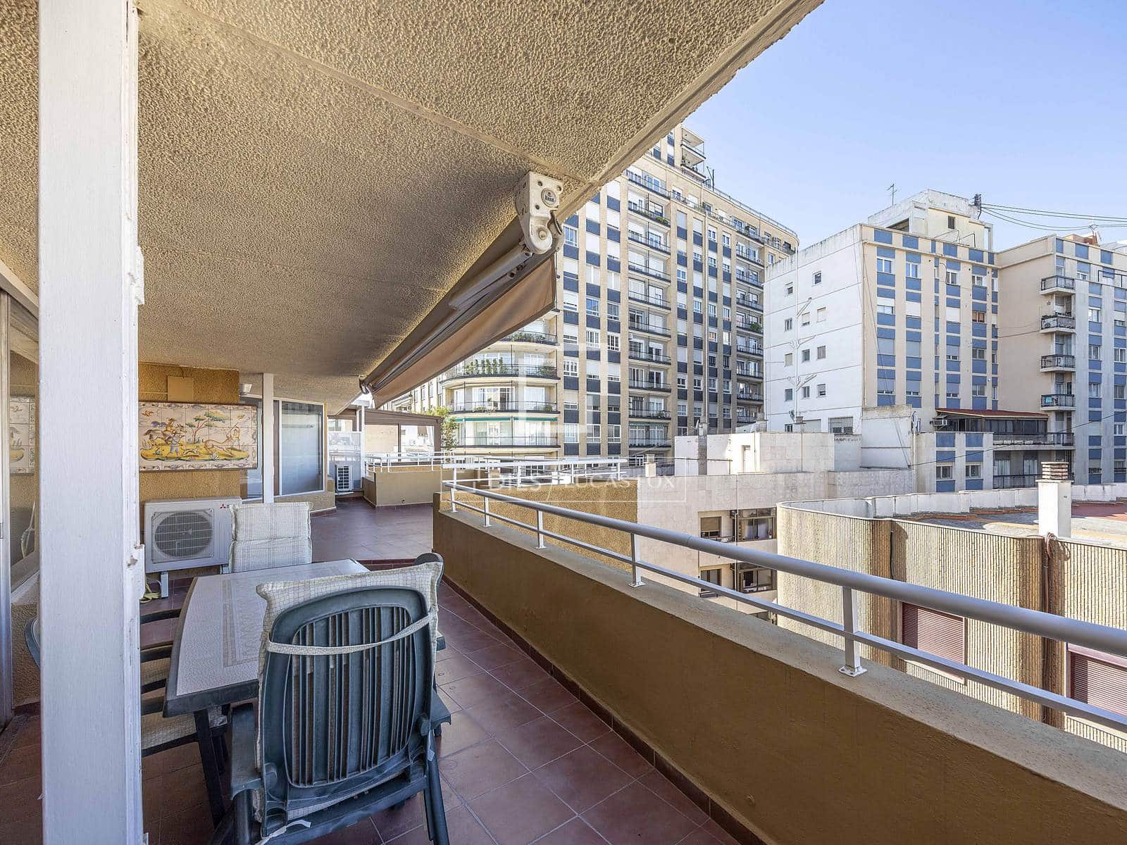 Apartamento de 6 habitaciones en València ciudad en alquiler - 2.700 € (Ref: 8936373)
