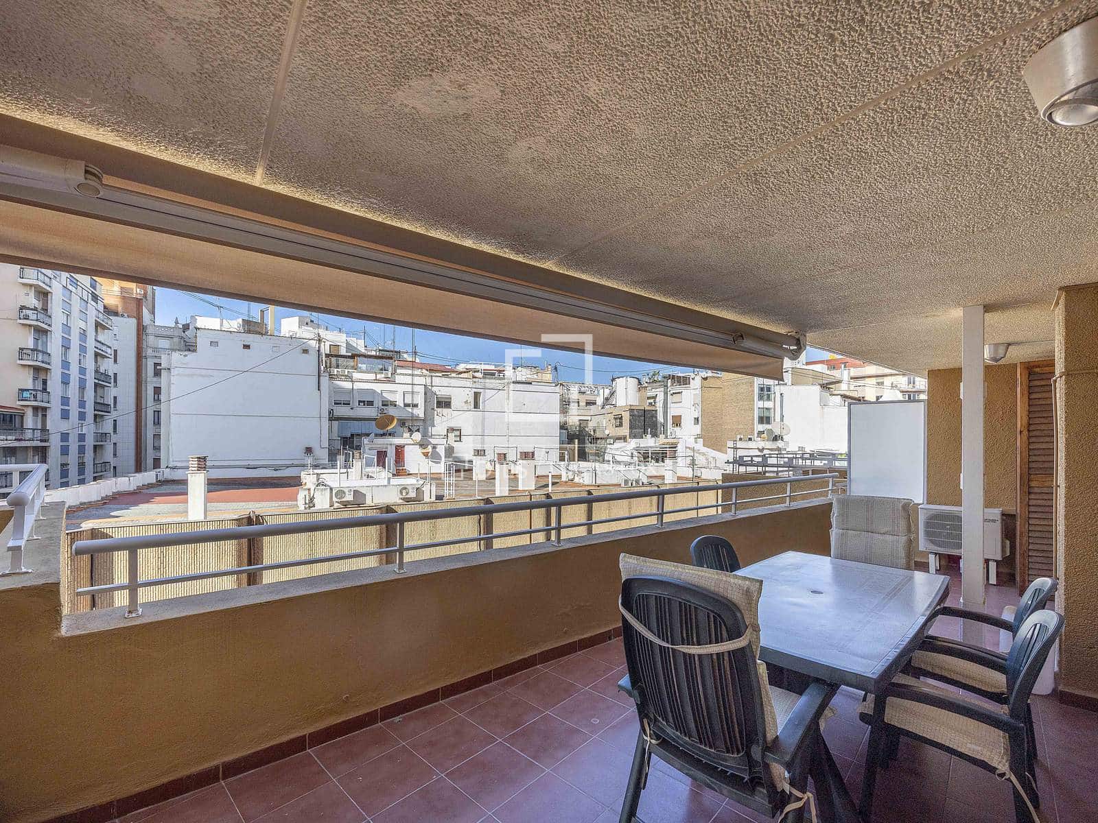 Apartamento de 6 habitaciones en València ciudad en alquiler - 2.700 € (Ref: 8936373)