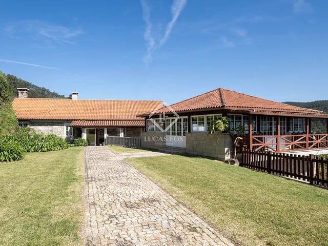4 bedroom Villa for sale in Tomiño with pool garage - € 715,000 (Ref: 8939211)