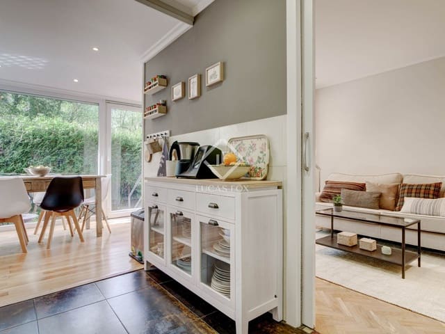 2 bedroom Apartment for rent in Donostia-San Sebastián with garage - € 4,000 (Ref: 8939254)