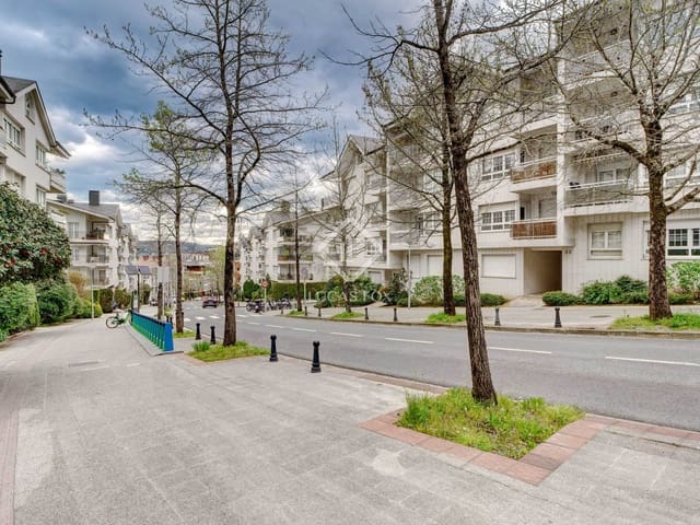 2 bedroom Apartment for rent in Donostia-San Sebastián with garage - € 4,000 (Ref: 8939254)