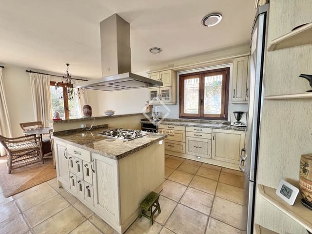 4 quarto Moradia para venda em El Campello com garagem - 1 190 000 € (Ref: 8941885)