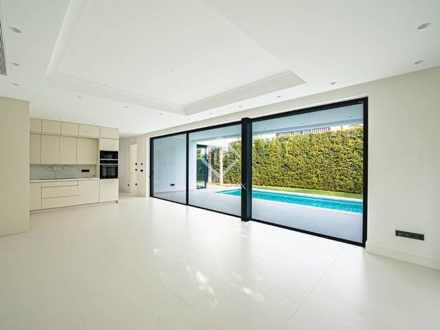 Chalet de 4 habitaciones en Marbella en venta con piscina garaje - 3.500.000 € (Ref: 8941887)