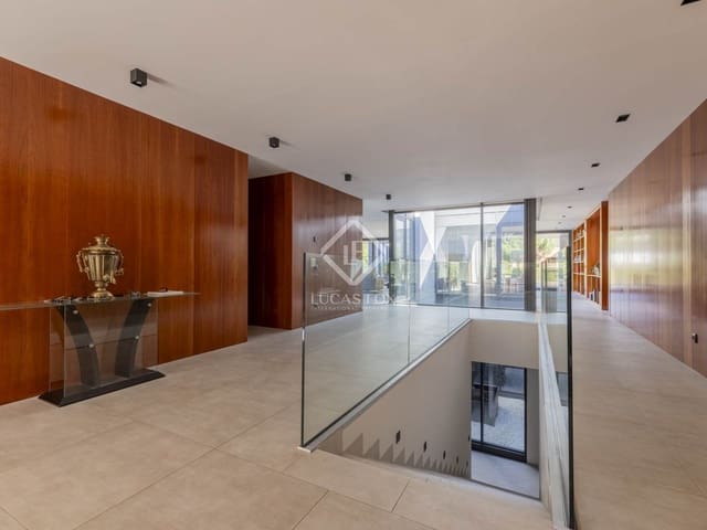 5 bedroom Villa for sale in Boadilla del Monte with pool garage - € 2,670,000 (Ref: 8942071)