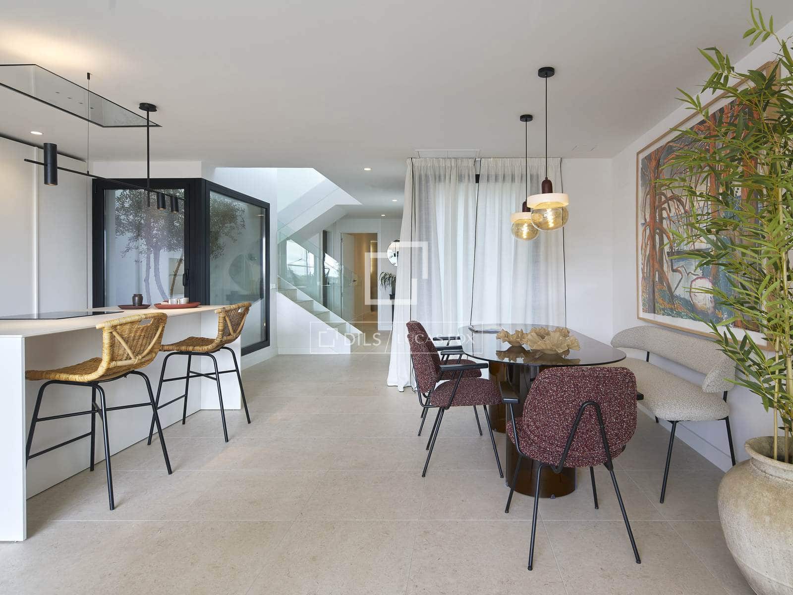 4 bedroom Villa for sale in Madrid city with pool garage - € 1,080,000 (Ref: 8947101)