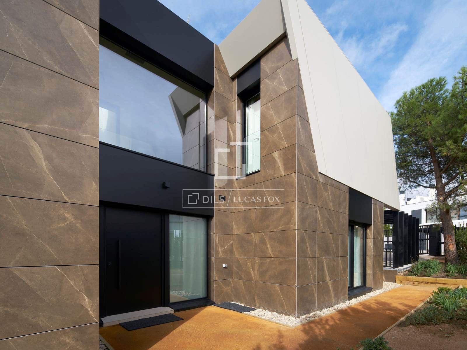 4 bedroom Villa for sale in Madrid city with pool garage - € 1,080,000 (Ref: 8947101)