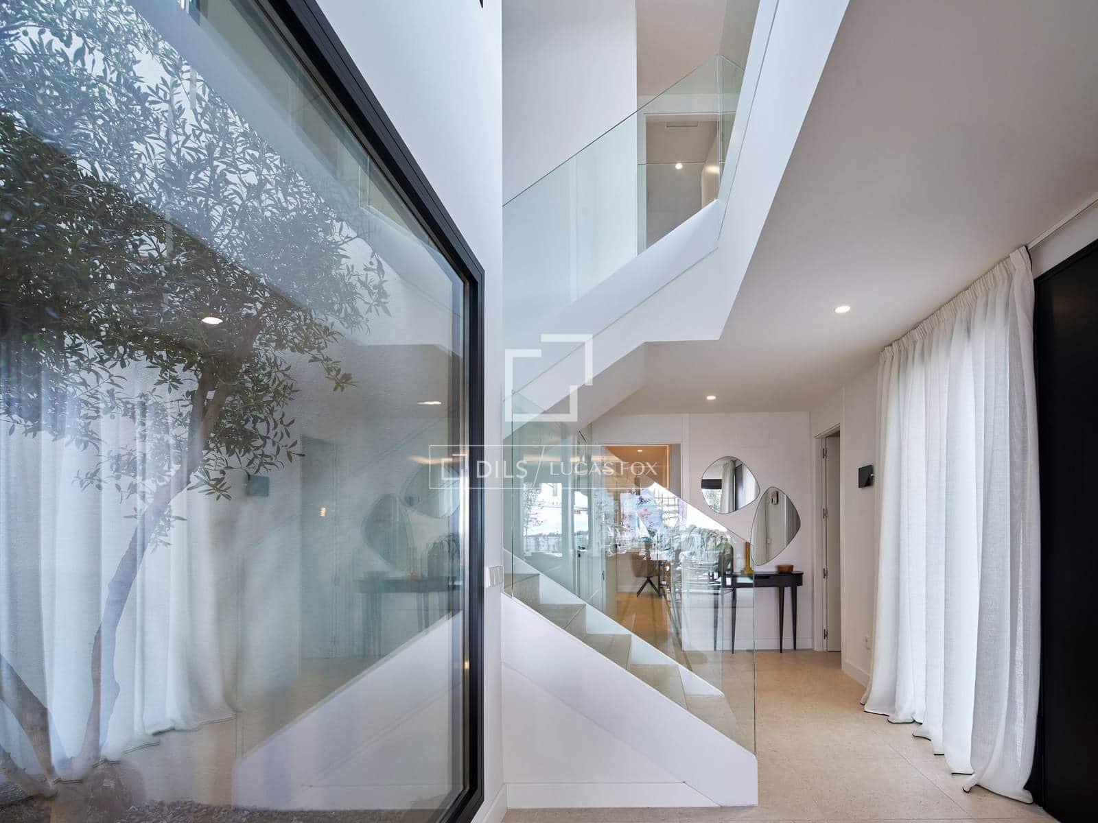4 bedroom Villa for sale in Madrid city with pool garage - € 1,080,000 (Ref: 8947101)
