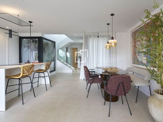 4 bedroom Villa for sale in Madrid city with pool garage - € 1,130,000 (Ref: 8947104)