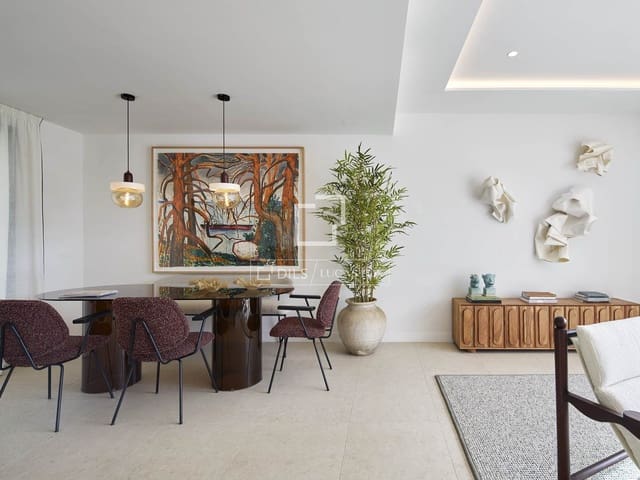4 bedroom Villa for sale in Madrid city with pool garage - € 1,130,000 (Ref: 8947104)