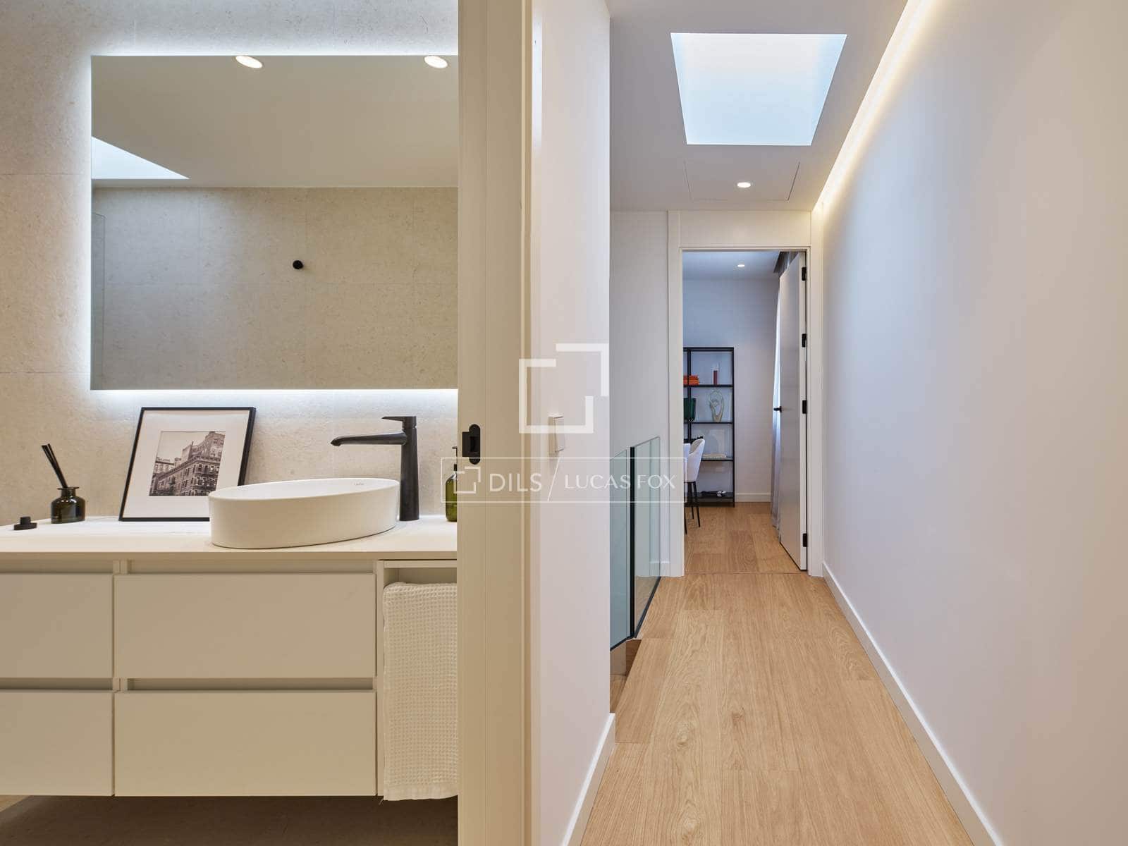 4 soverom Villa til salgs i Madrid by med svømmebasseng garasje - € 1 360 000 (Ref: 8947127)