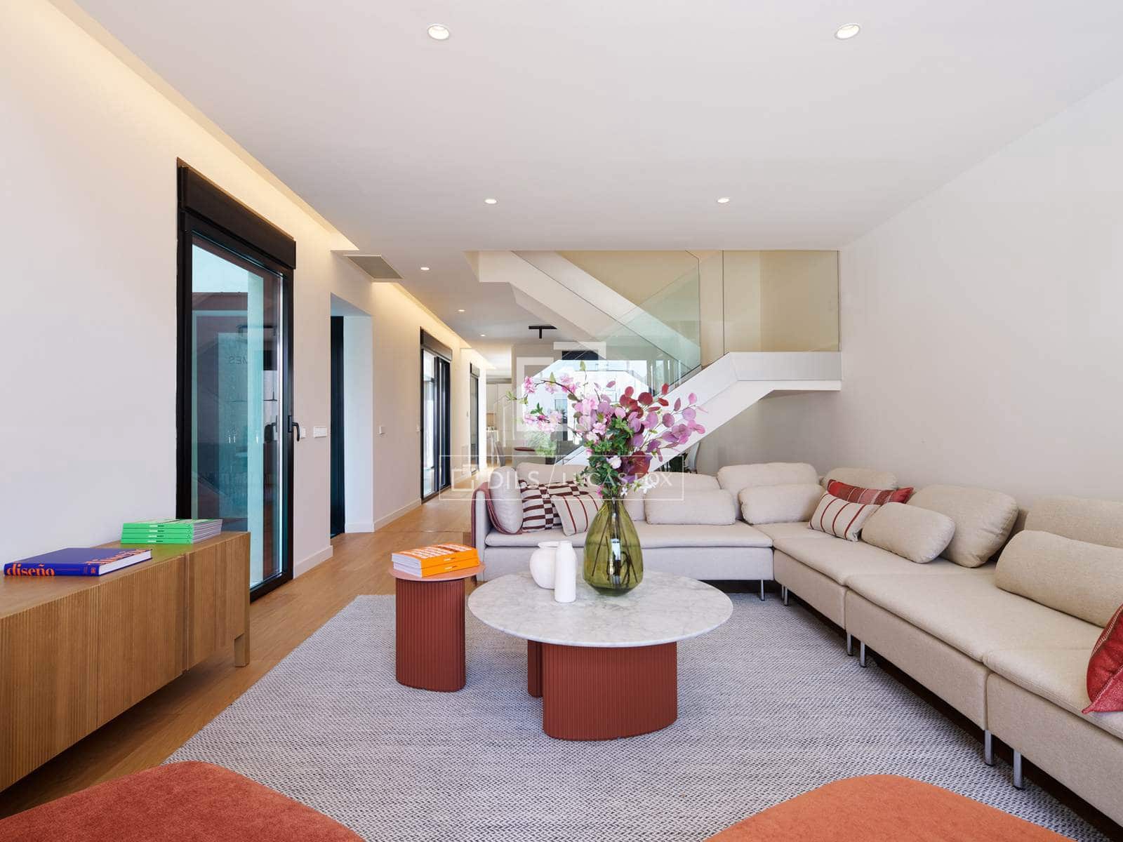 4 soverom Villa til salgs i Madrid by med svømmebasseng garasje - € 1 360 000 (Ref: 8947127)