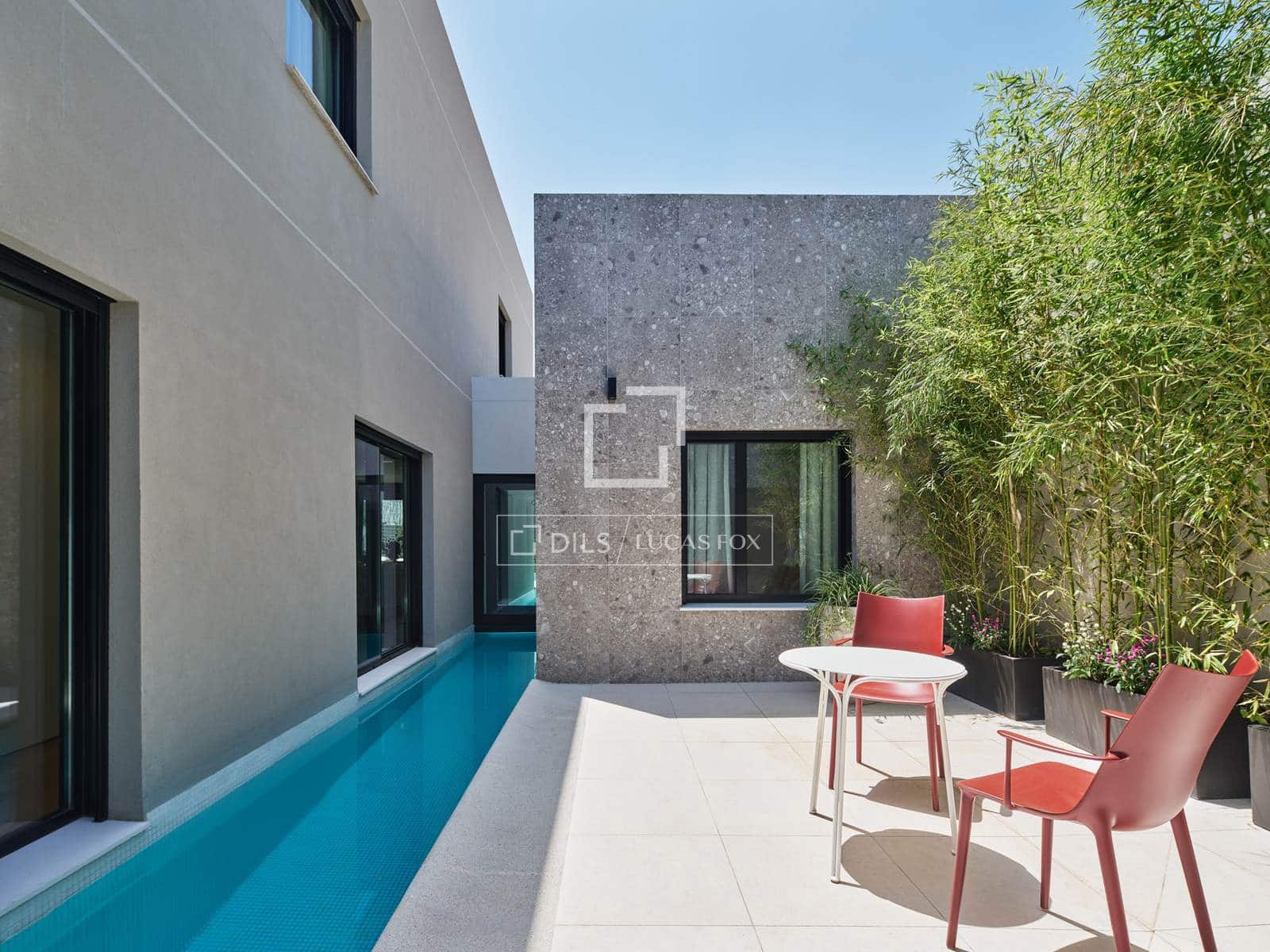 4 soverom Villa til salgs i Madrid by med svømmebasseng garasje - € 1 360 000 (Ref: 8947127)