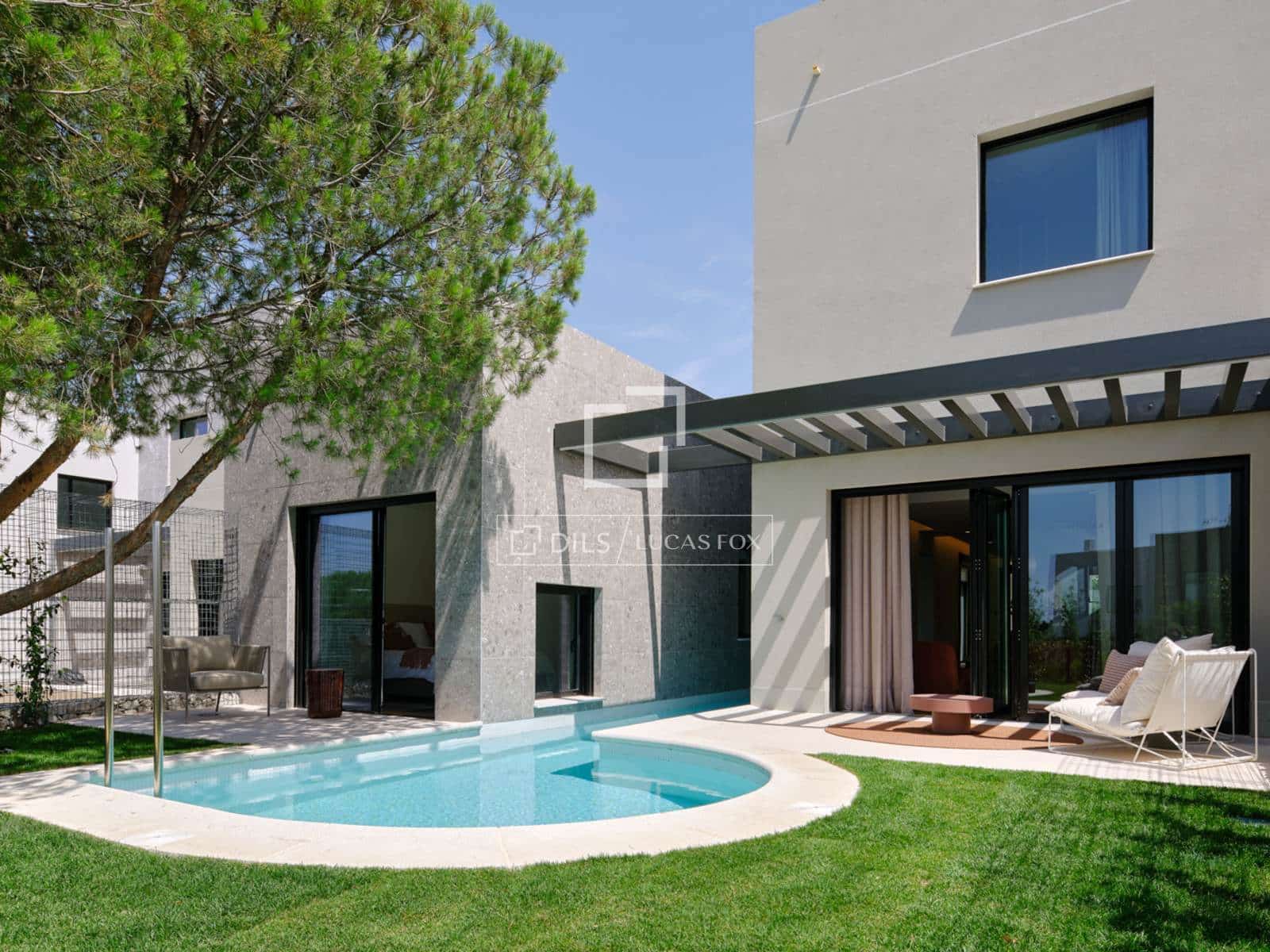 4 soverom Villa til salgs i Madrid by med svømmebasseng garasje - € 1 360 000 (Ref: 8947127)