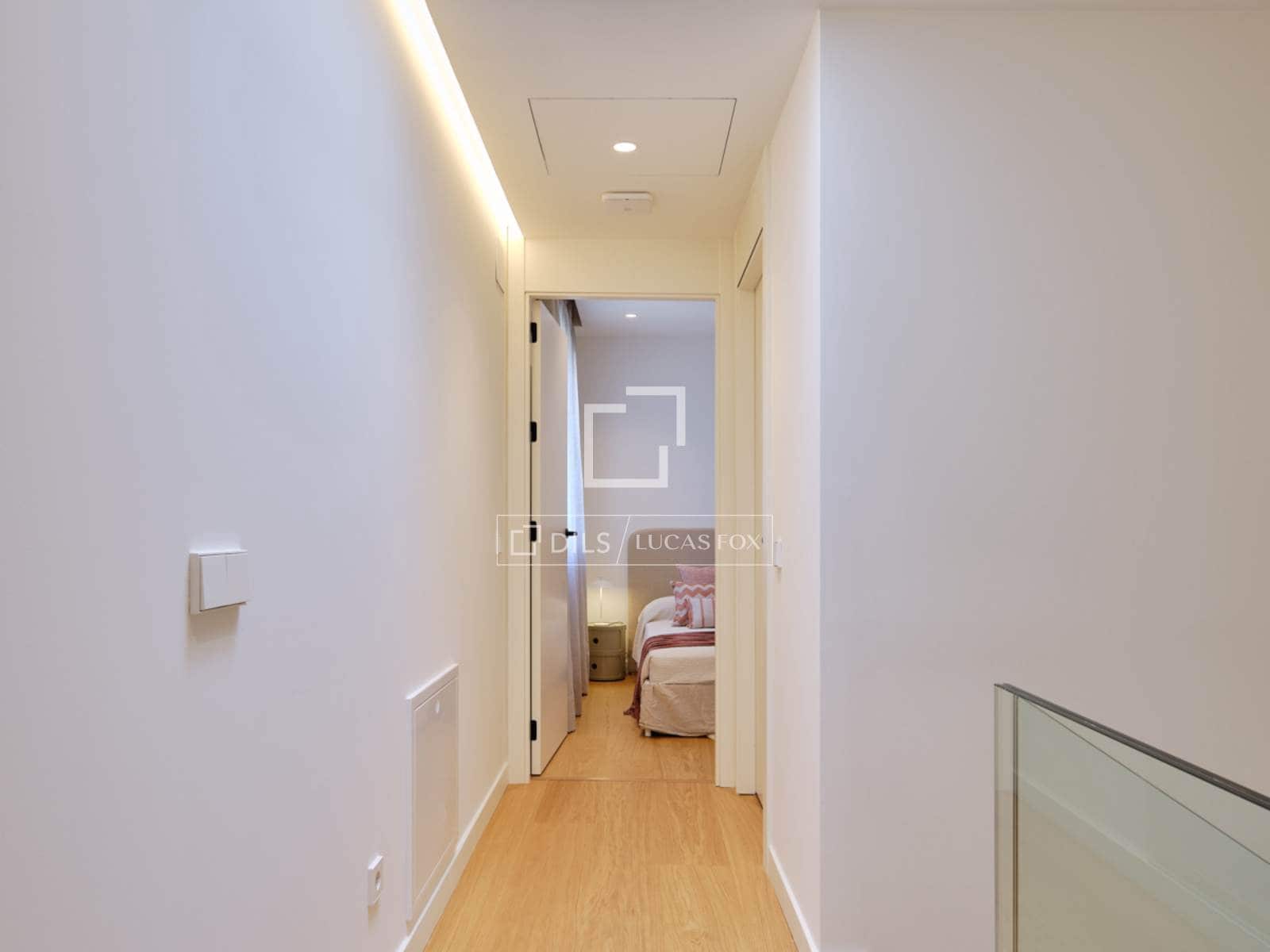 4 soverom Villa til salgs i Madrid by med svømmebasseng garasje - € 1 360 000 (Ref: 8947127)