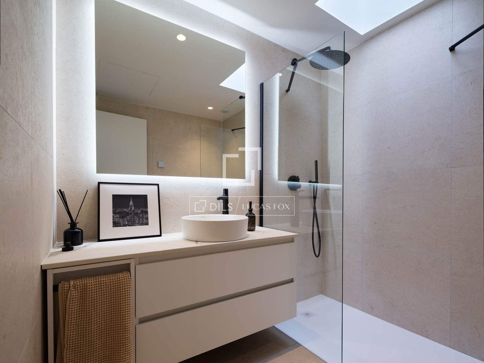 4 soverom Villa til salgs i Madrid by med svømmebasseng garasje - € 1 360 000 (Ref: 8947127)