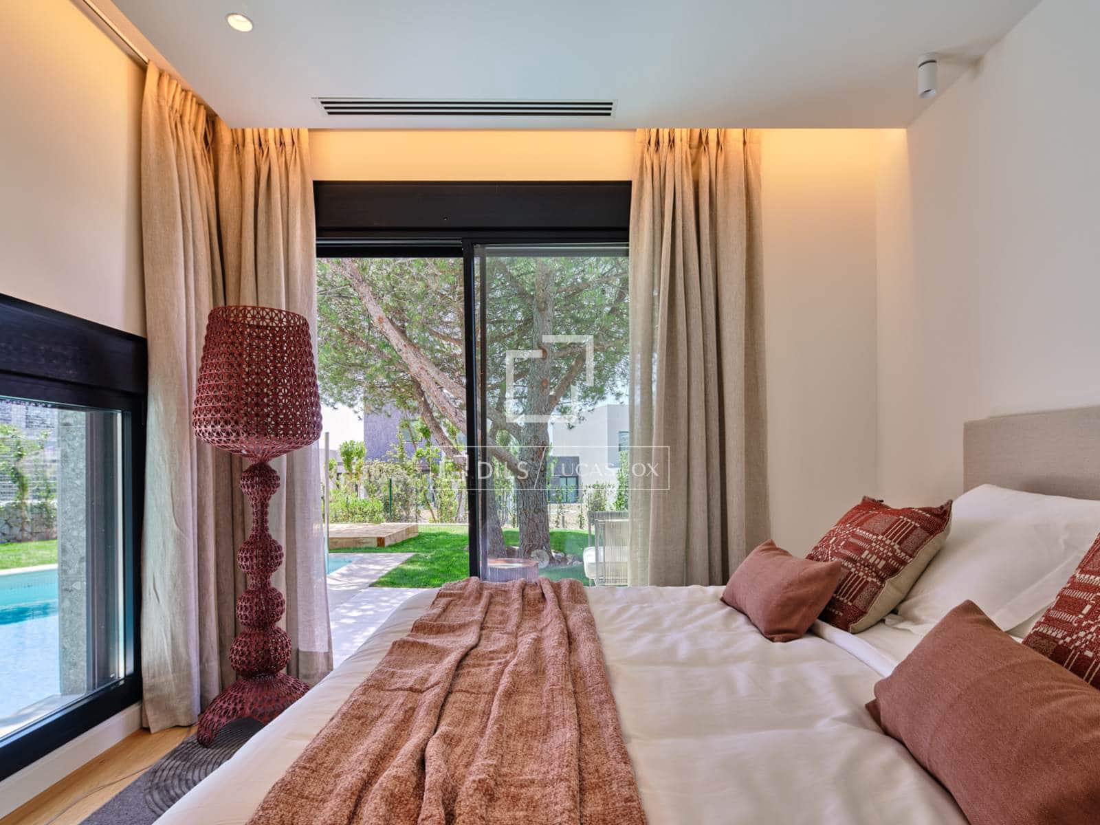 4 soverom Villa til salgs i Madrid by med svømmebasseng garasje - € 1 360 000 (Ref: 8947127)