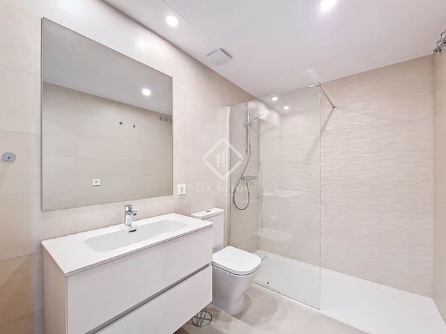 2 bedroom Apartment for rent in Vilanova i la Geltrú with pool garage - € 1,630 (Ref: 8947605)