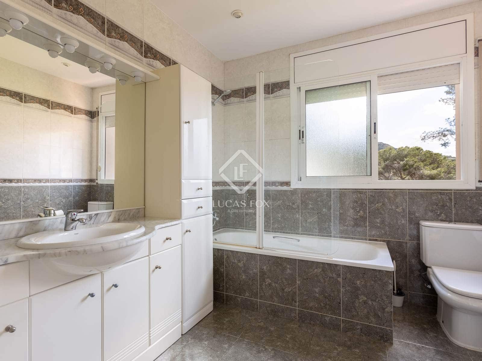 5 soverom Villa til salgs i Cabrils med svømmebasseng garasje - € 995 000 (Ref: 8949254)