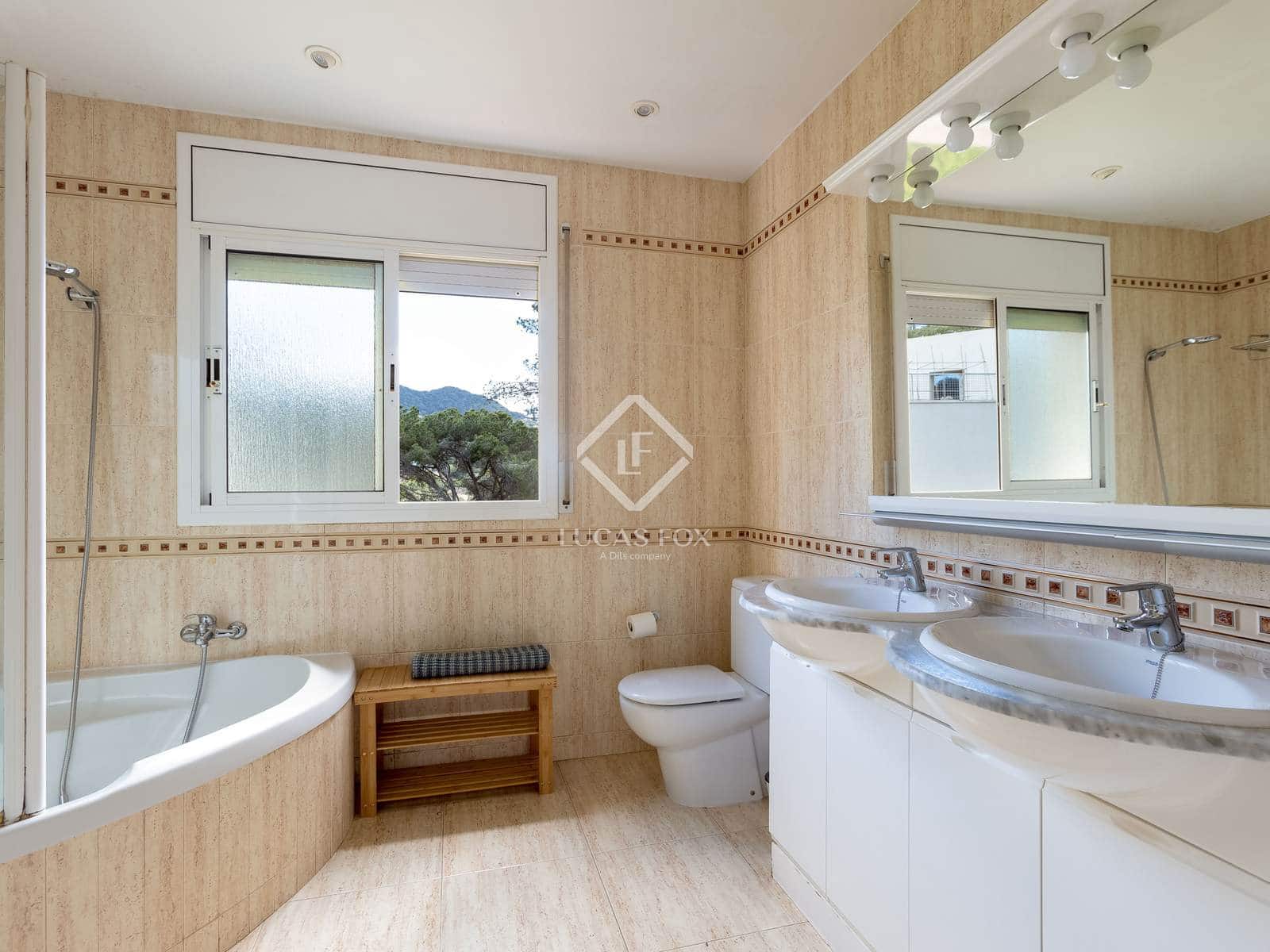 5 soverom Villa til salgs i Cabrils med svømmebasseng garasje - € 995 000 (Ref: 8949254)