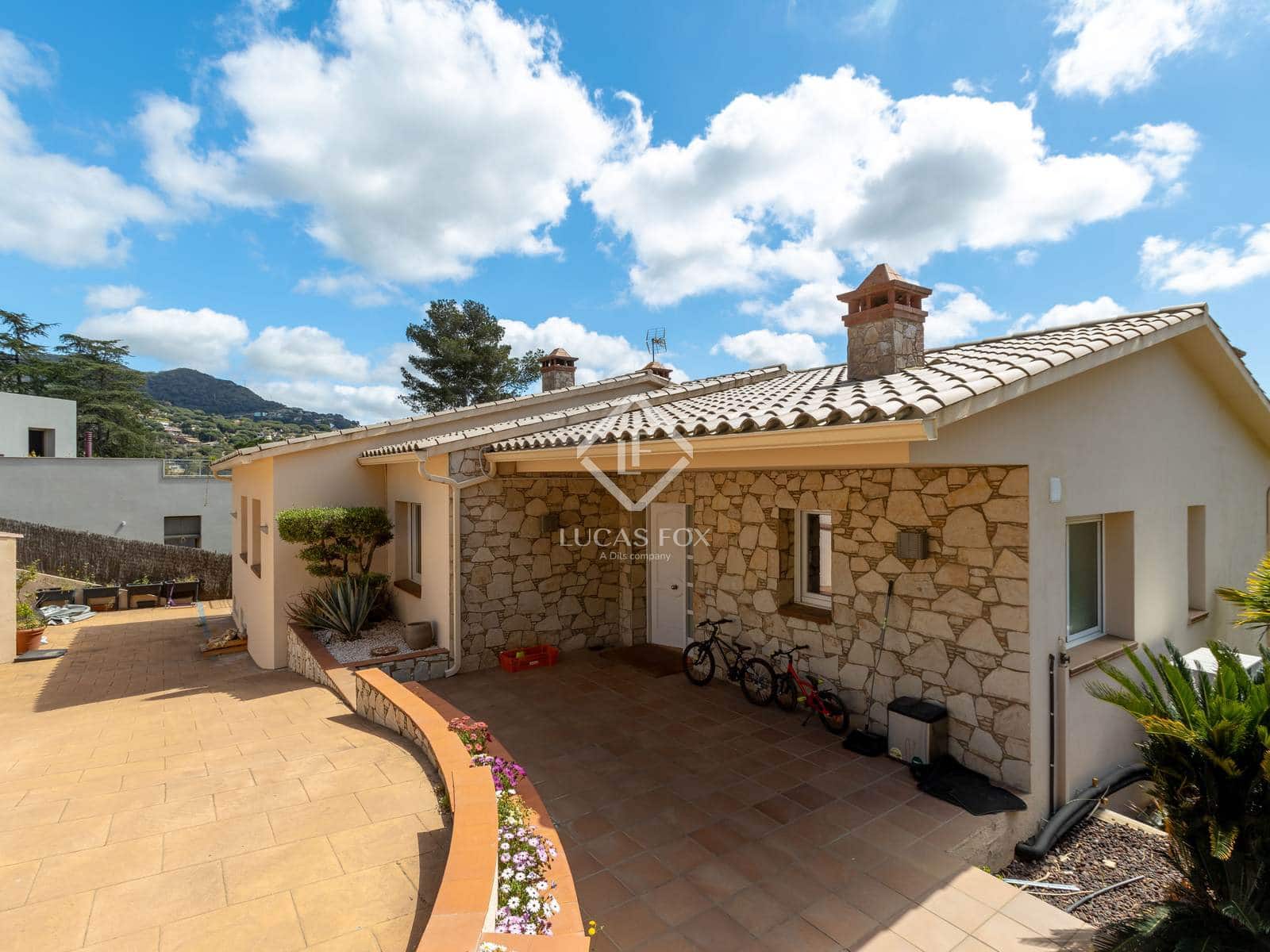 5 soverom Villa til salgs i Cabrils med svømmebasseng garasje - € 995 000 (Ref: 8949254)