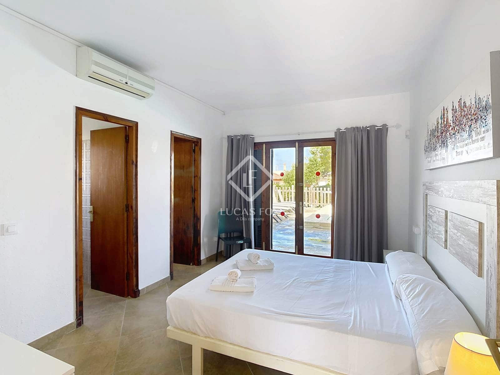 5 slaapkamer Villa te koop in Ciutadella de Menorca met zwembad garage - € 884.000 (Ref: 8951011)