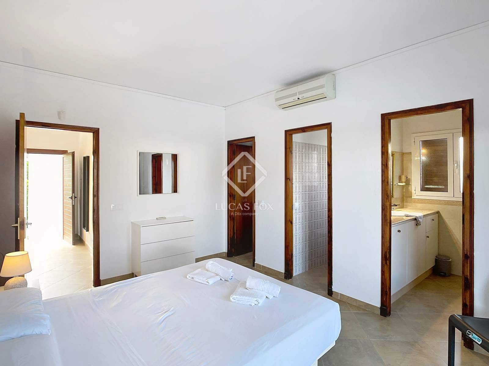 5 slaapkamer Villa te koop in Ciutadella de Menorca met zwembad garage - € 884.000 (Ref: 8951011)