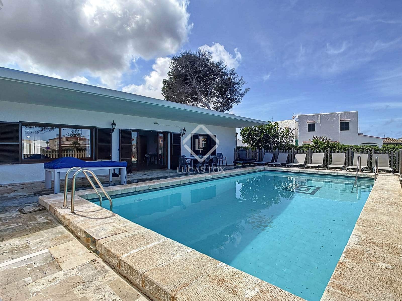 5 slaapkamer Villa te koop in Ciutadella de Menorca met zwembad garage - € 884.000 (Ref: 8951011)