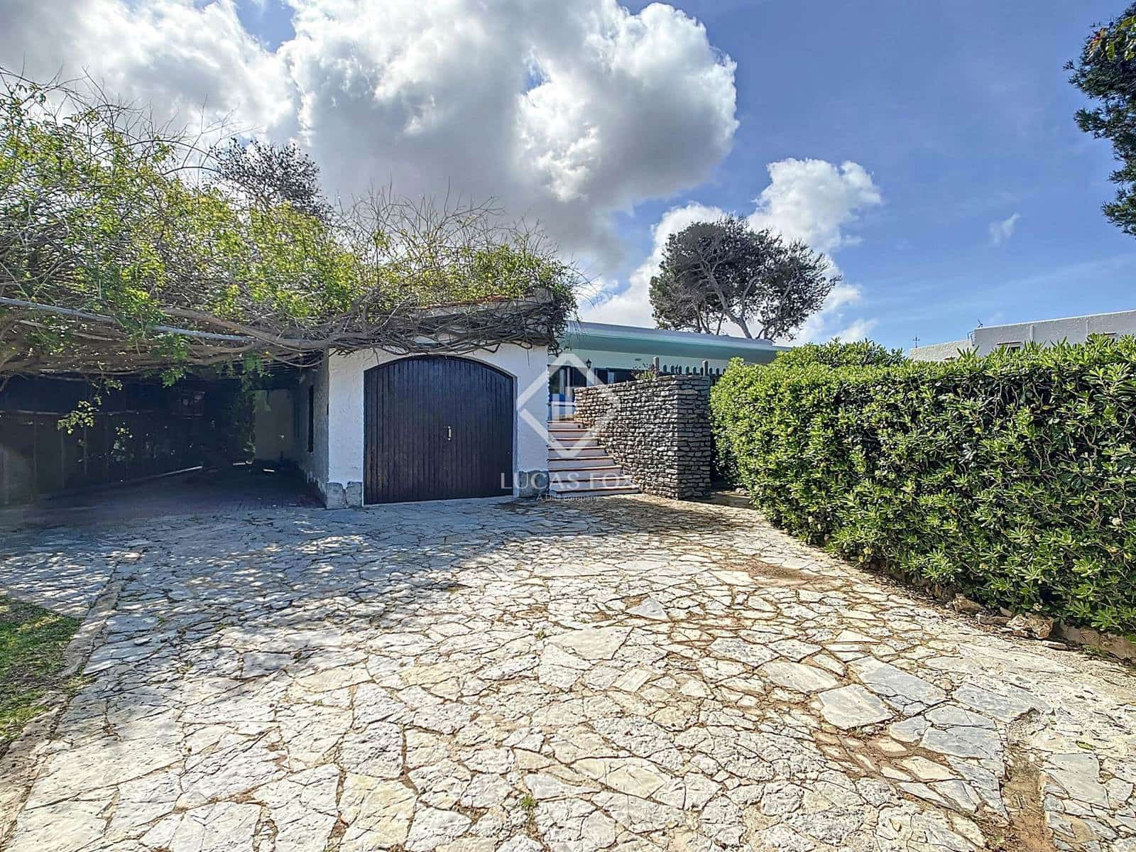 5 slaapkamer Villa te koop in Ciutadella de Menorca met zwembad garage - € 884.000 (Ref: 8951011)