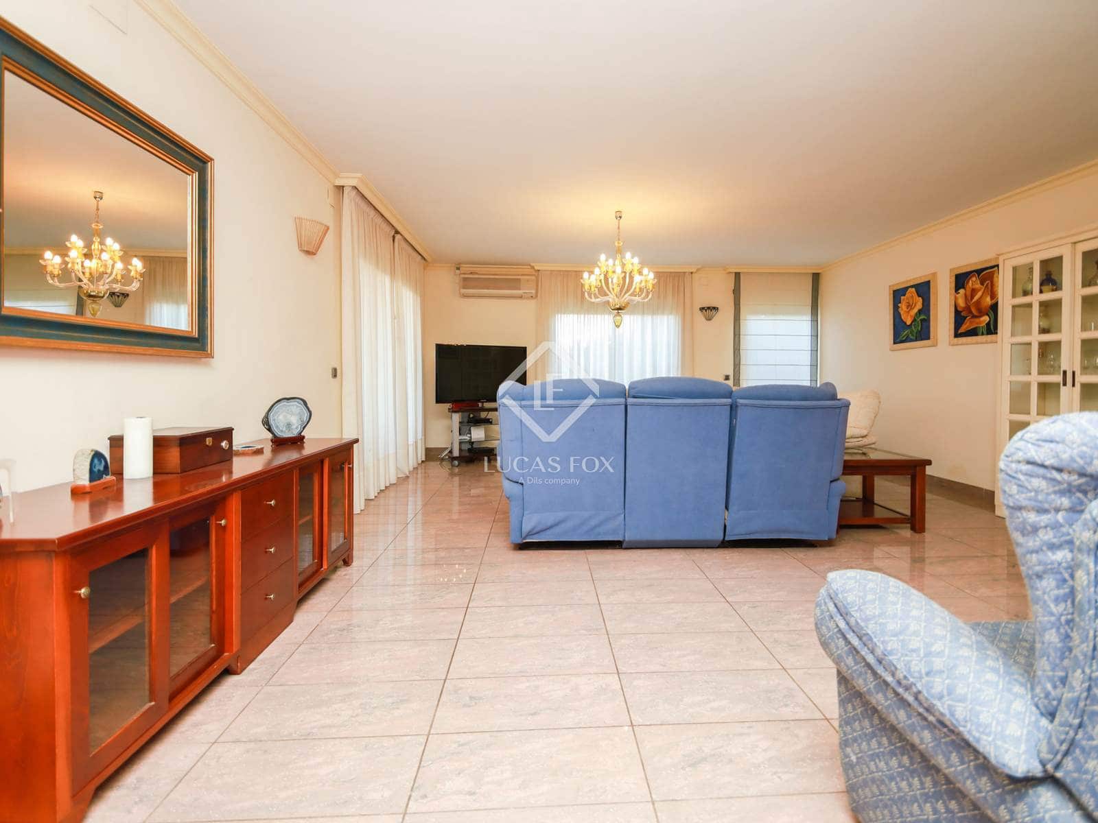 5 bedroom Villa for sale in Salou with pool garage - € 735,000 (Ref: 8953531)