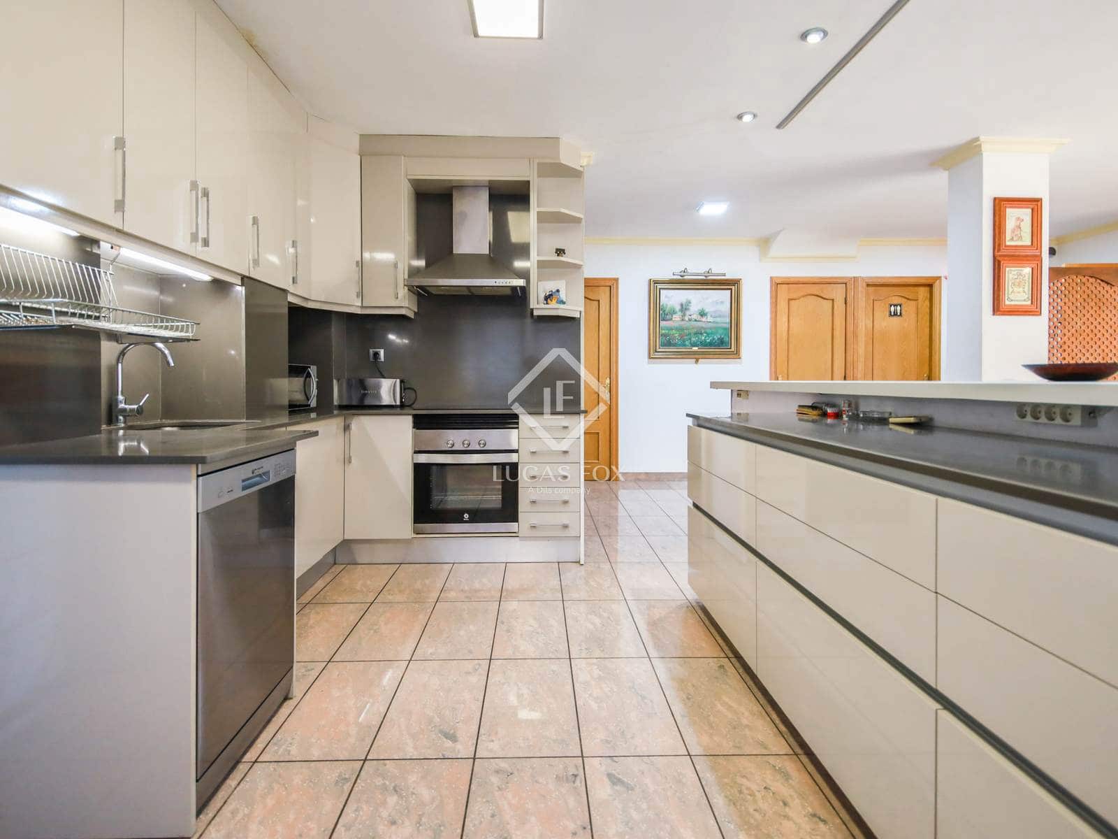 5 bedroom Villa for sale in Salou with pool garage - € 735,000 (Ref: 8953531)