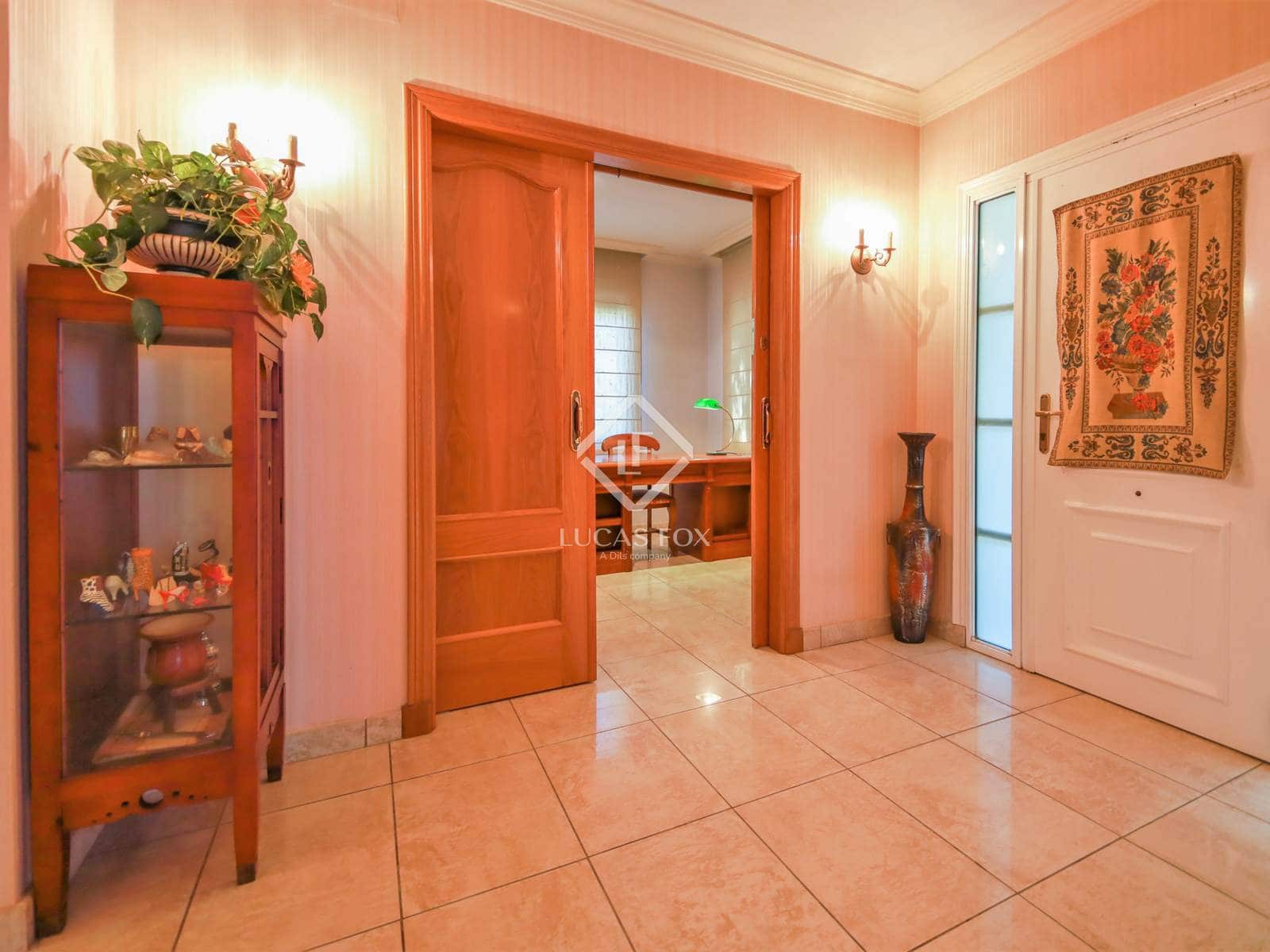 5 bedroom Villa for sale in Salou with pool garage - € 735,000 (Ref: 8953531)