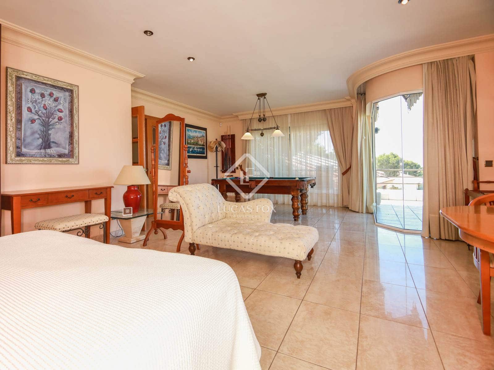 5 bedroom Villa for sale in Salou with pool garage - € 735,000 (Ref: 8953531)