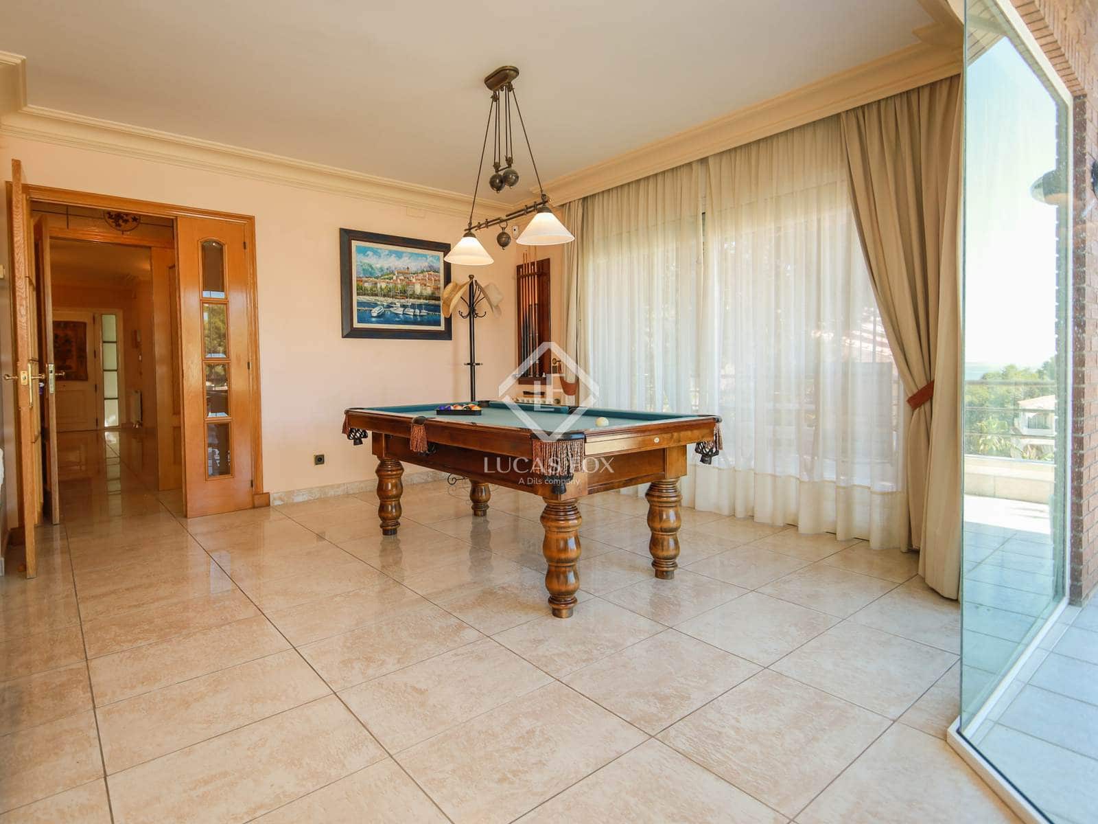 5 bedroom Villa for sale in Salou with pool garage - € 735,000 (Ref: 8953531)