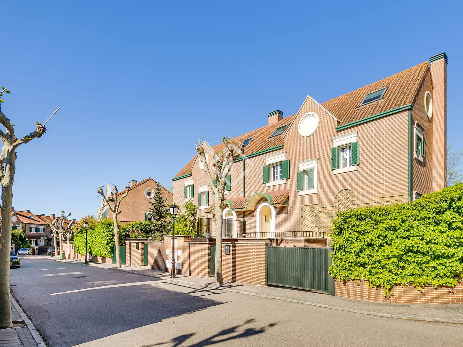 4 soveværelse Villa til salg i Madrid by med swimmingpool garage - € 1.725.000 (Ref: 8953785)