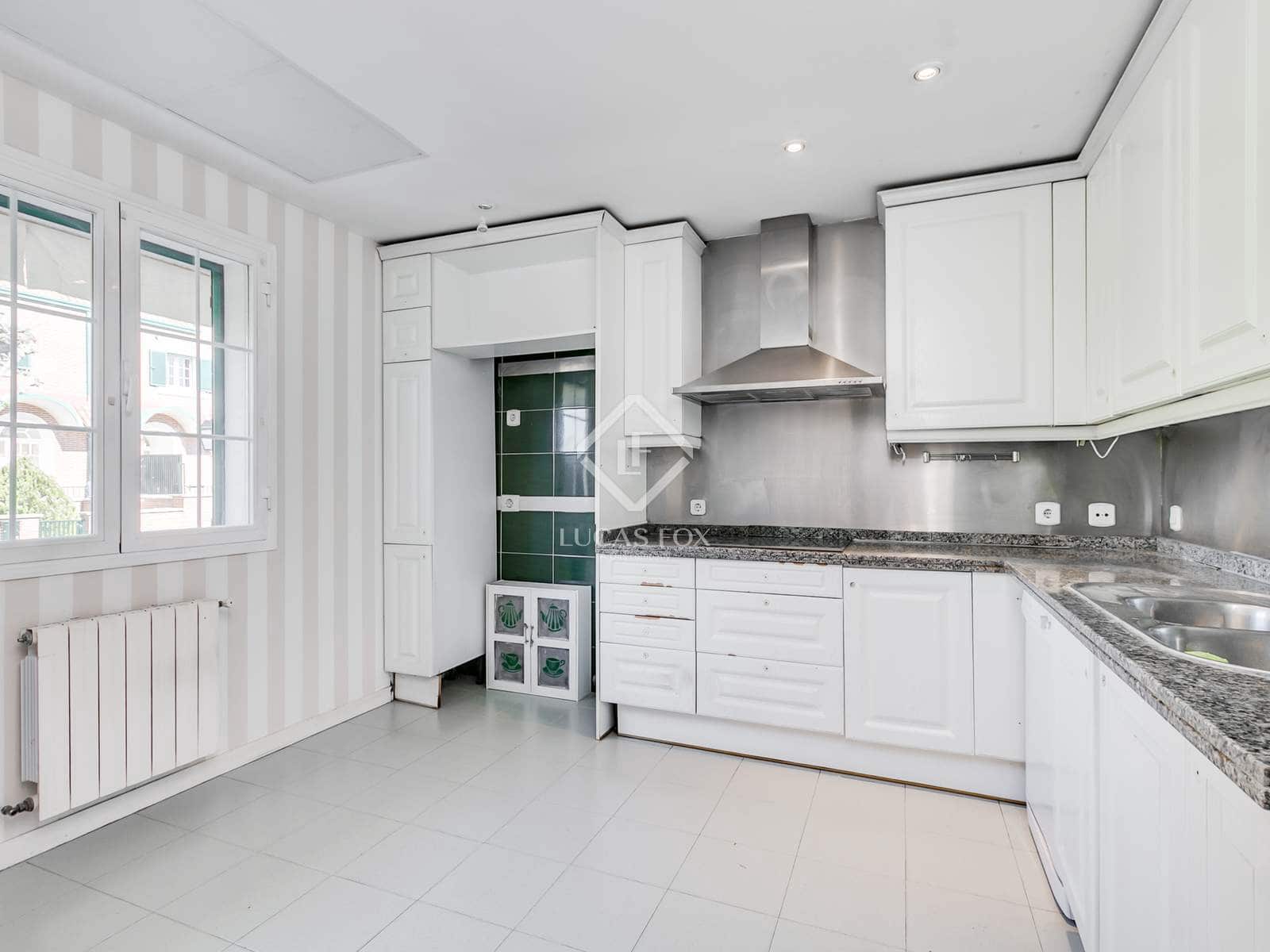 4 soveværelse Villa til salg i Madrid by med swimmingpool garage - € 1.650.000 (Ref: 8953785)