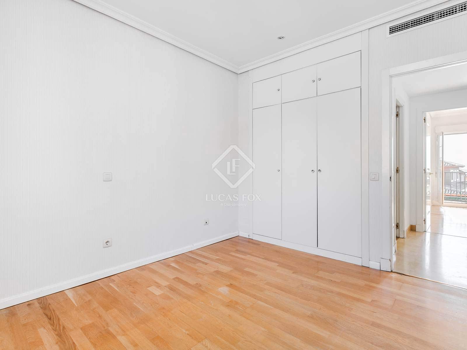 4 soveværelse Villa til salg i Madrid by med swimmingpool garage - € 1.650.000 (Ref: 8953785)