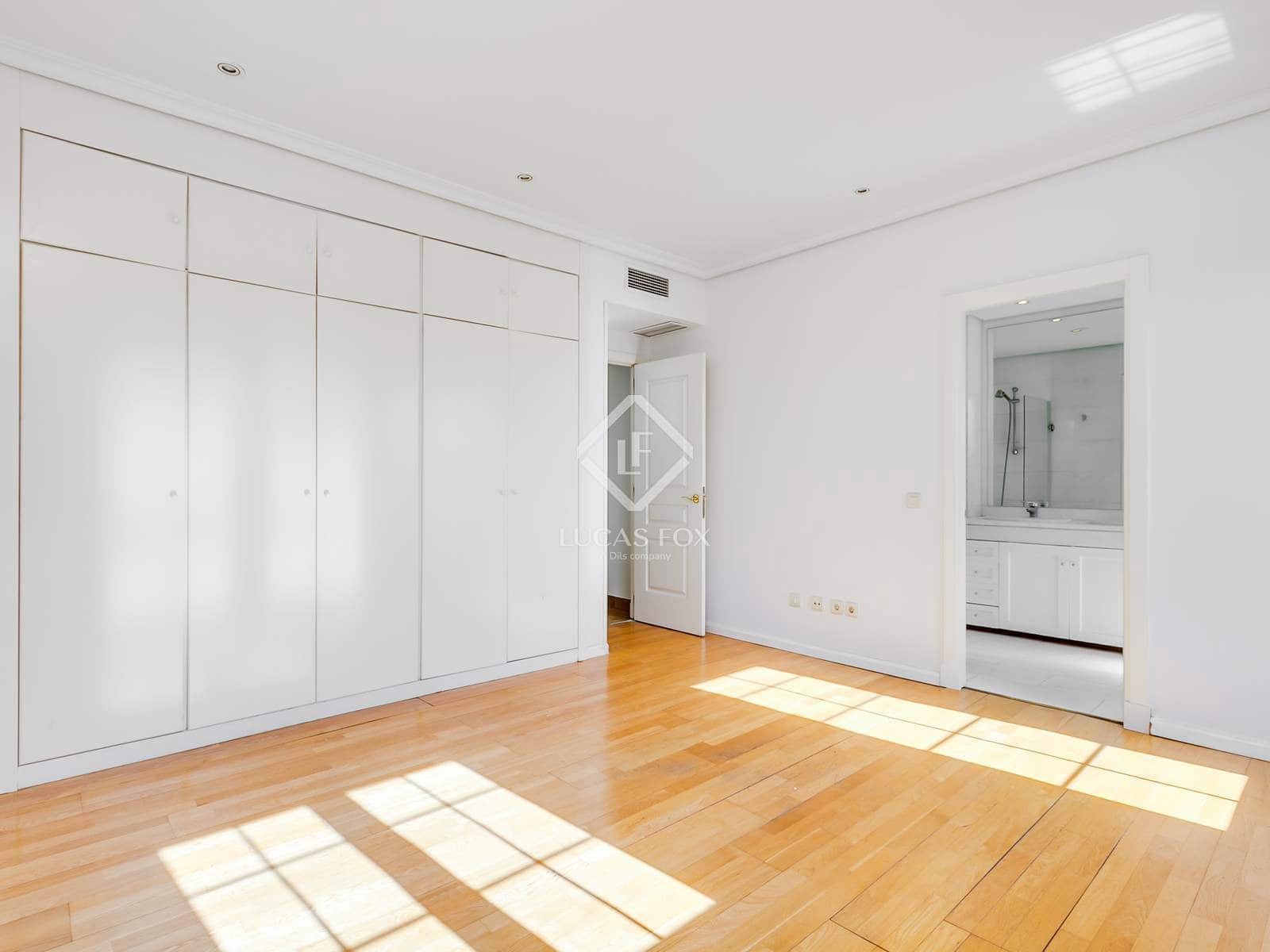 4 soveværelse Villa til salg i Madrid by med swimmingpool garage - € 1.650.000 (Ref: 8953785)