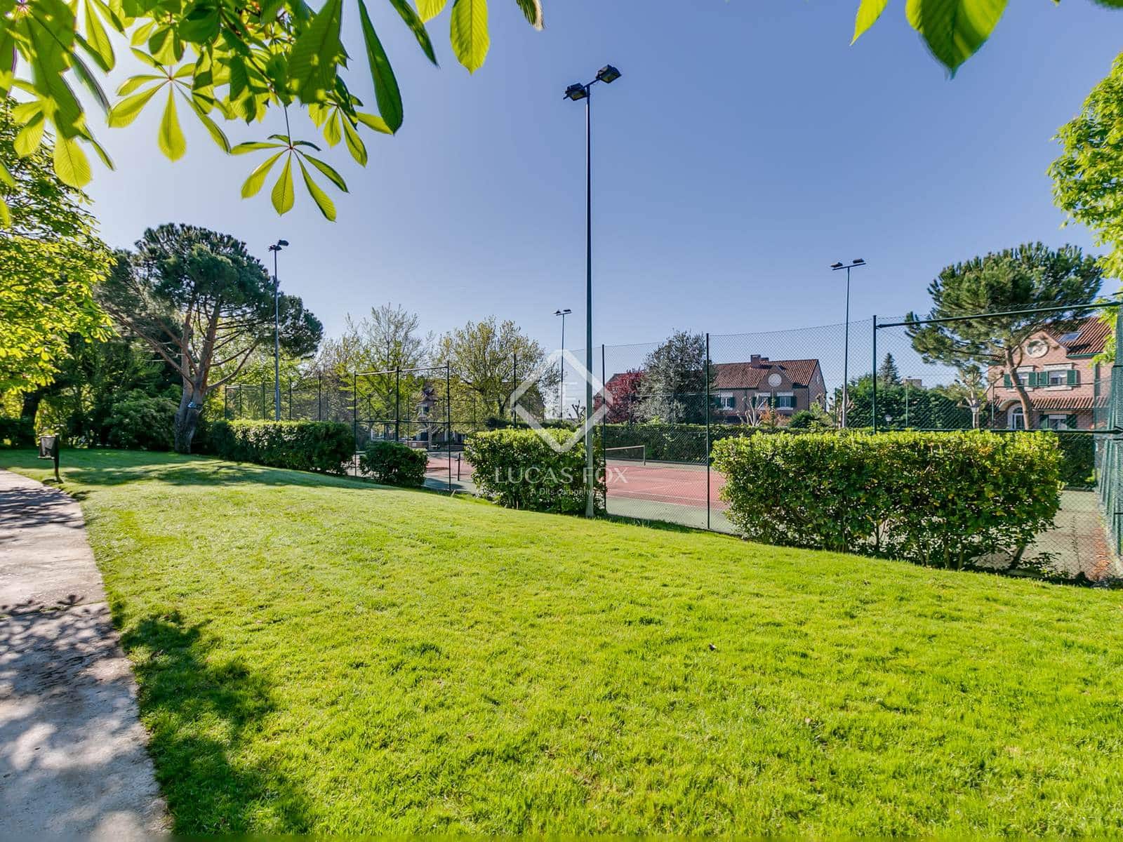 4 soveværelse Villa til salg i Madrid by med swimmingpool garage - € 1.650.000 (Ref: 8953785)