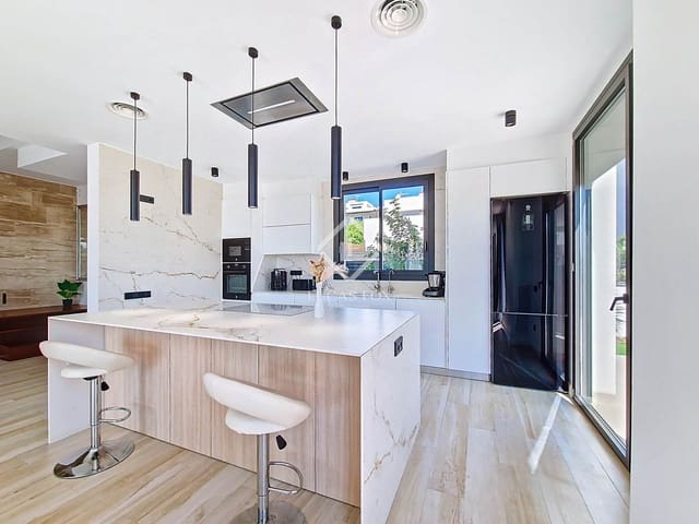 4 bedroom Villa for sale in Vilanova i la Geltrú with pool garage - € 950,000 (Ref: 8956086)