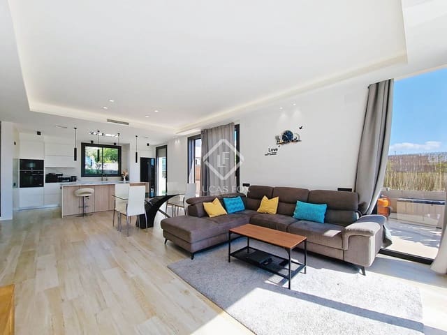 4 bedroom Villa for sale in Vilanova i la Geltrú with pool garage - € 950,000 (Ref: 8956086)