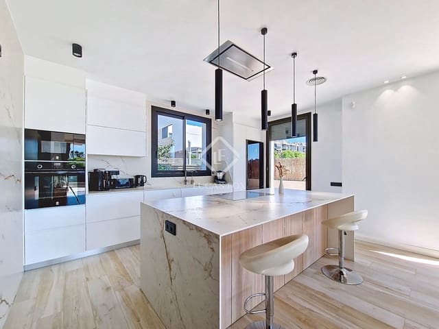 4 bedroom Villa for sale in Vilanova i la Geltrú with pool garage - € 950,000 (Ref: 8956086)