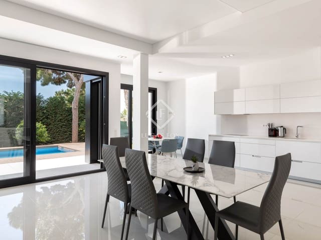 4 slaapkamer Villa te koop in Platja d'Aro, Castell-Platja d'Aro met zwembad garage - € 2.650.000 (Ref: 8956257)