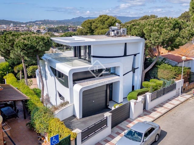 4 bedroom Villa for sale in Platja d'Aro, Castell-Platja d'Aro with pool garage - € 2,650,000 (Ref: 8956257)