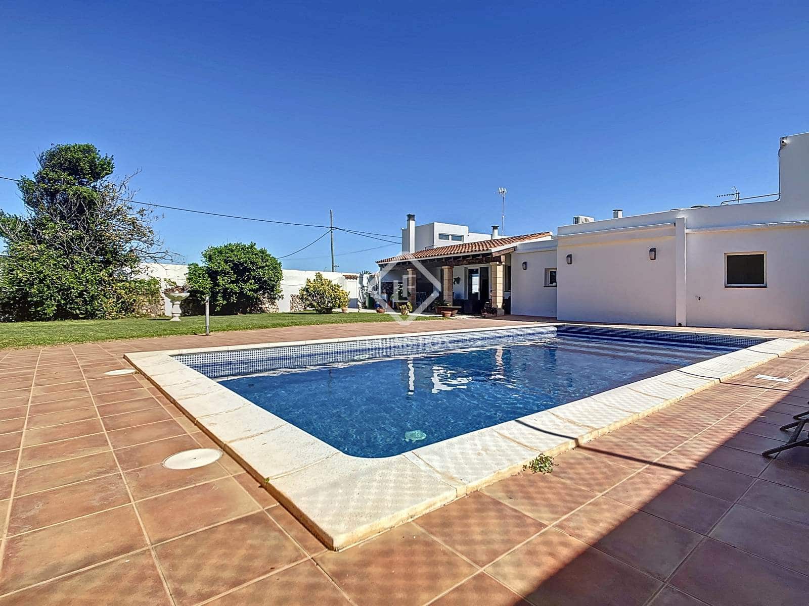 5 soveværelse Finca/Landehus til salg i Ciutadella de Menorca med swimmingpool garage - € 1.050.000 (Ref: 8961018)