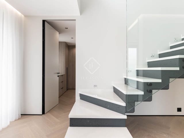 6 bedroom Villa for sale in Castelldefels with pool garage - € 2,900,000 (Ref: 8967463)