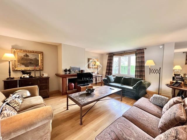 3 bedroom Villa for sale in Ibi with pool garage - € 980,000 (Ref: 8967466)